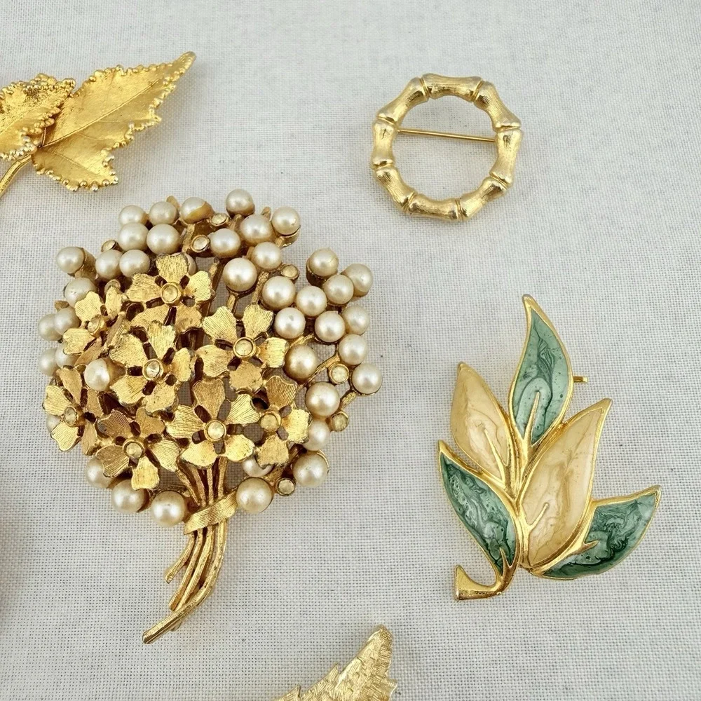 Vintage Brooch Lot Trifari BSK Gold Tone‎ Pearl Enamel Flower Leaf Cluster Green